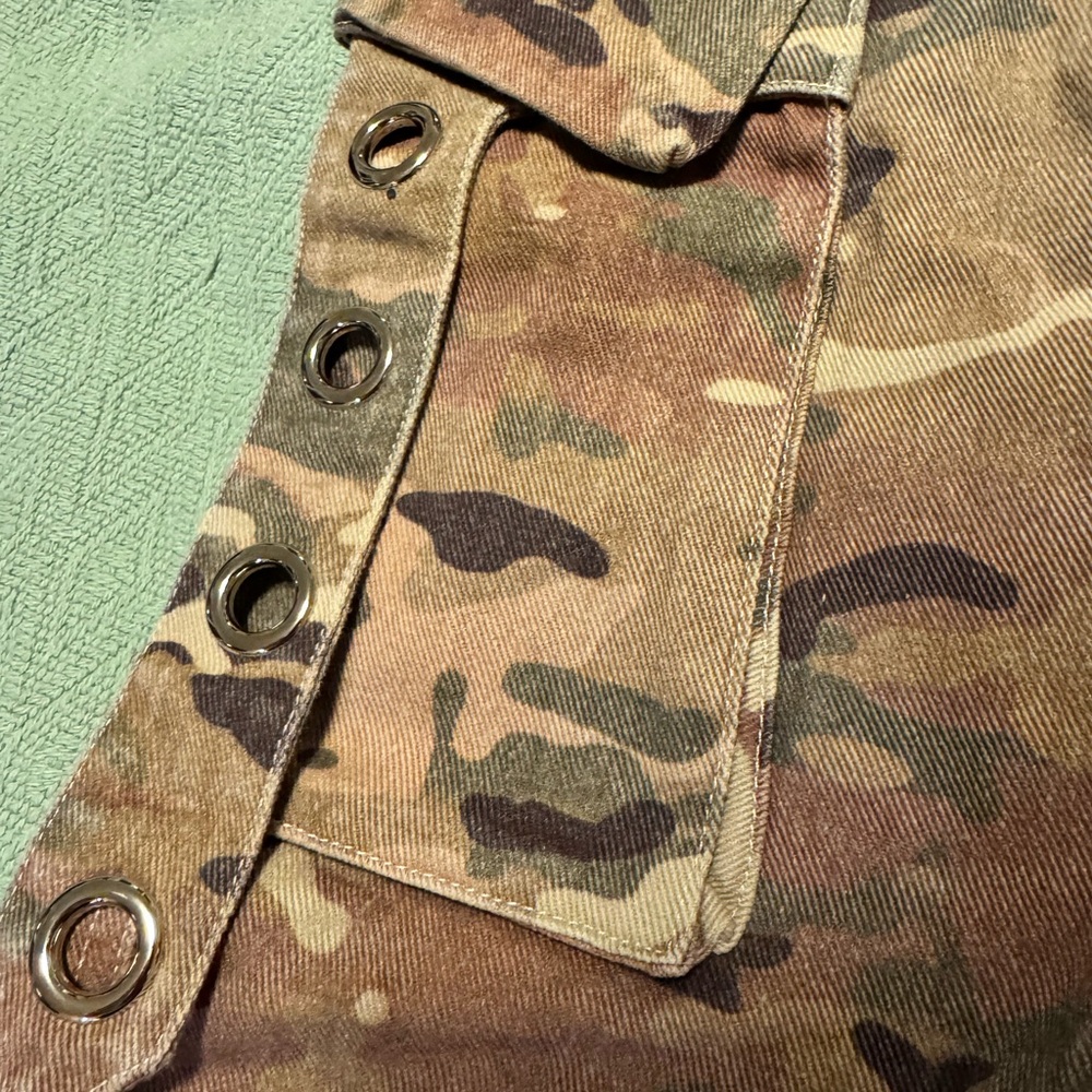 Camouflage Cargo Shorts - Picture 4 of 12